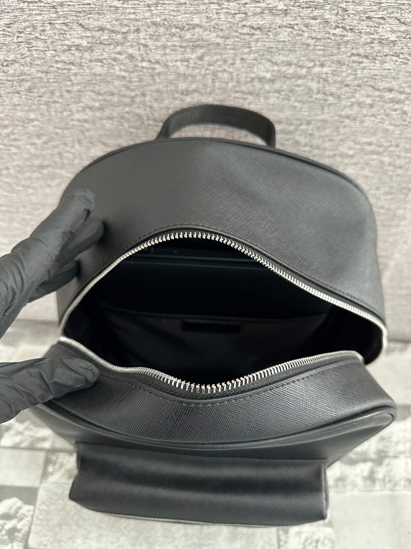 Mochila negra tipo Back pack