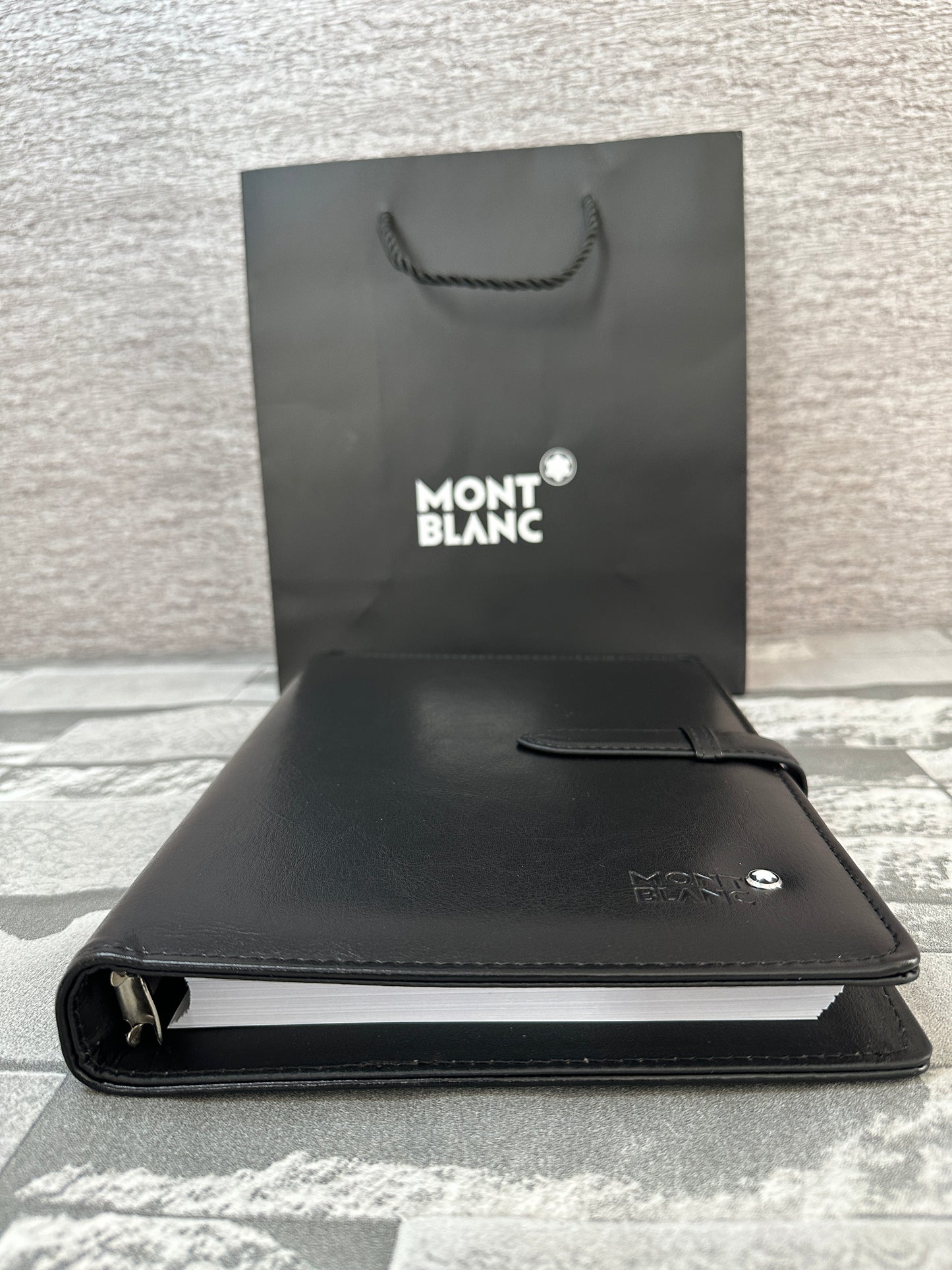 Organizador negro tipo agenda Mont B
