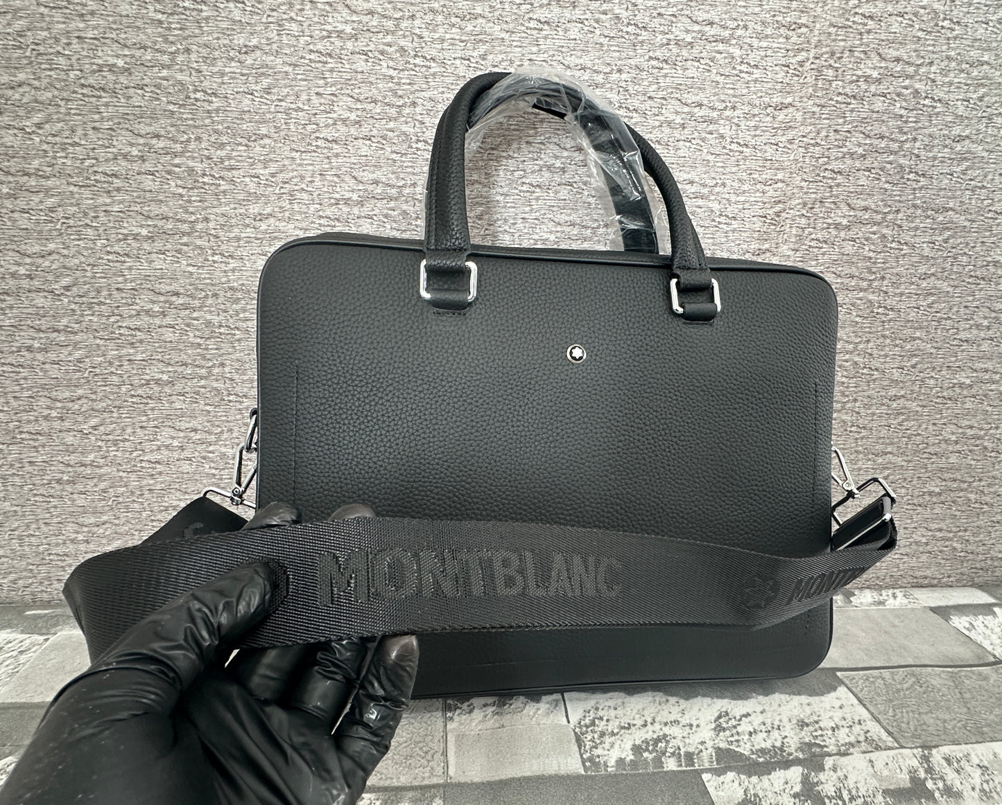 Portafolio negro de Piel Genuina, perfecto para laptops