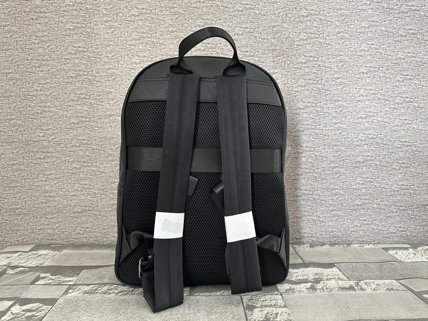 Mochila negra tipo Back pack