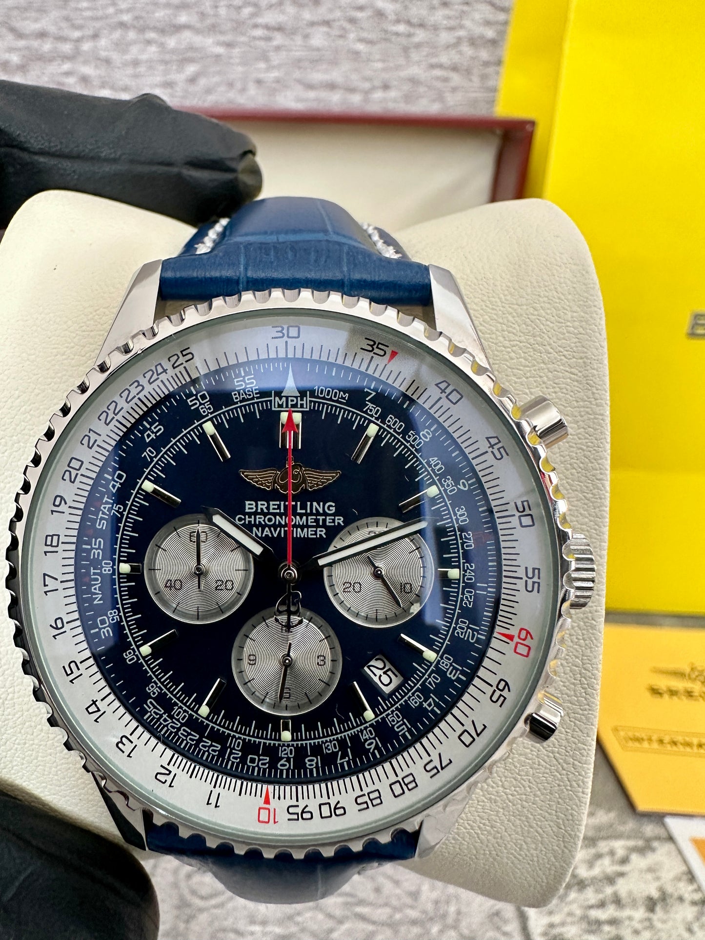 Reloj Br3itL1ng Navi Timer azul
