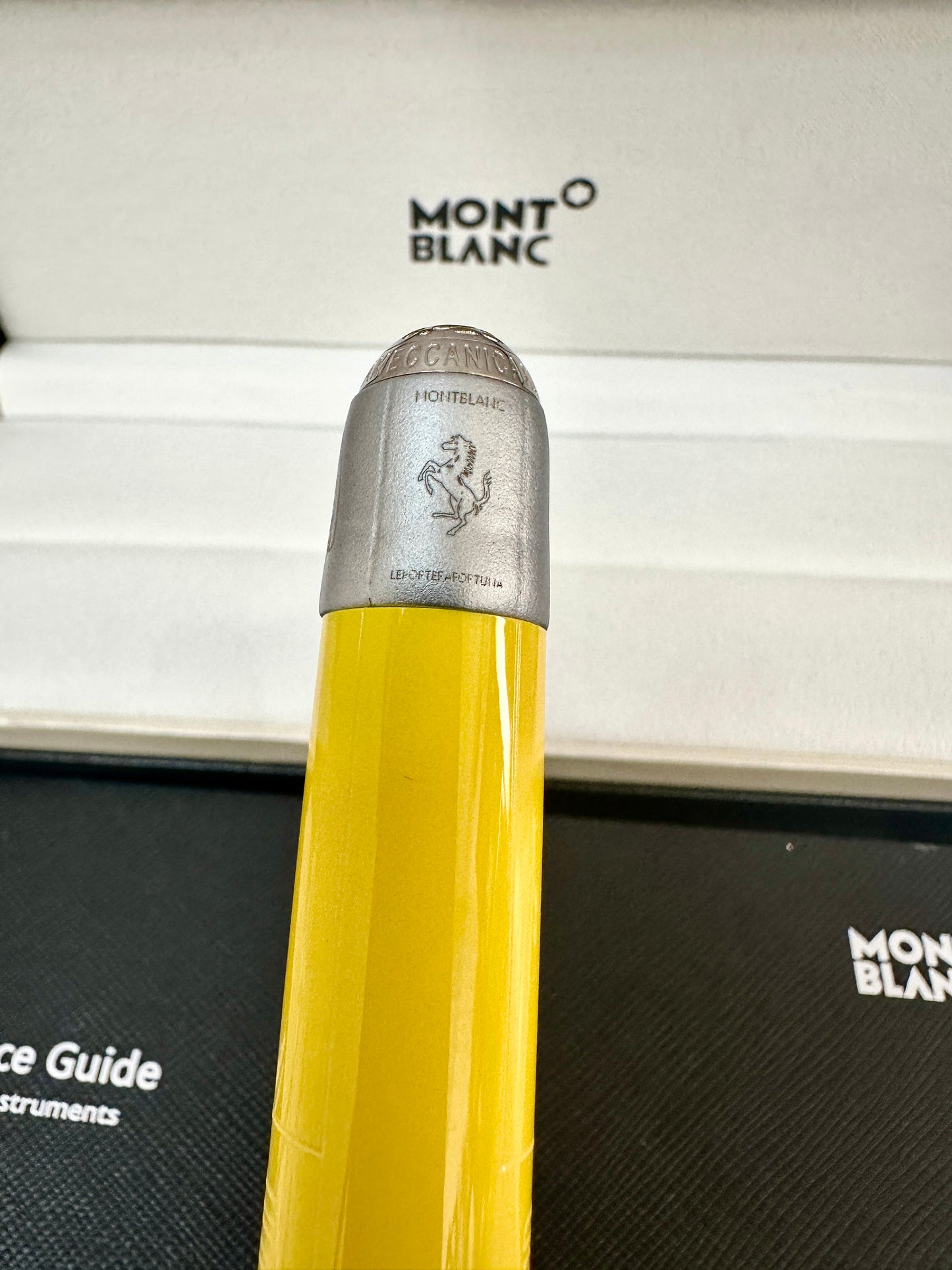Pluma tipo roller edición Enzo Ferrarl Yellow