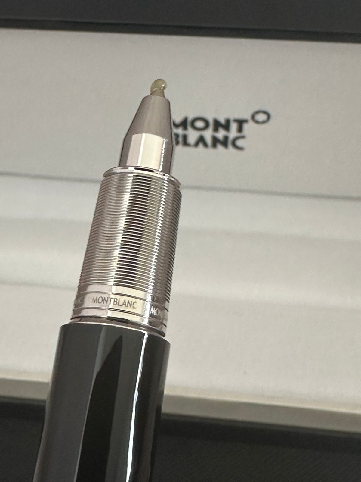 Pluma tipo rollerball serie M negra M0ntblanc desde $850 MXN