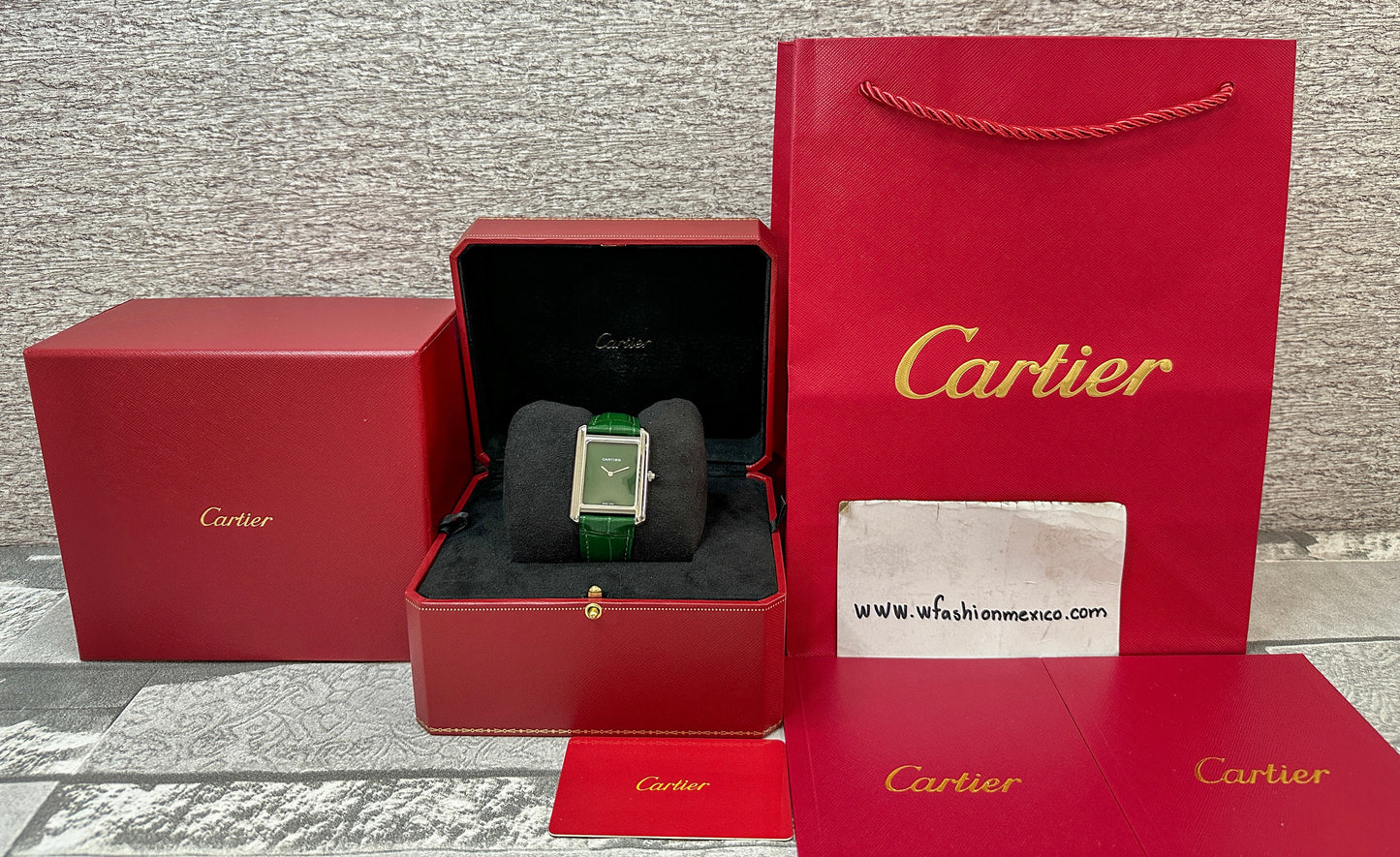 Reloj Tank Must color verde