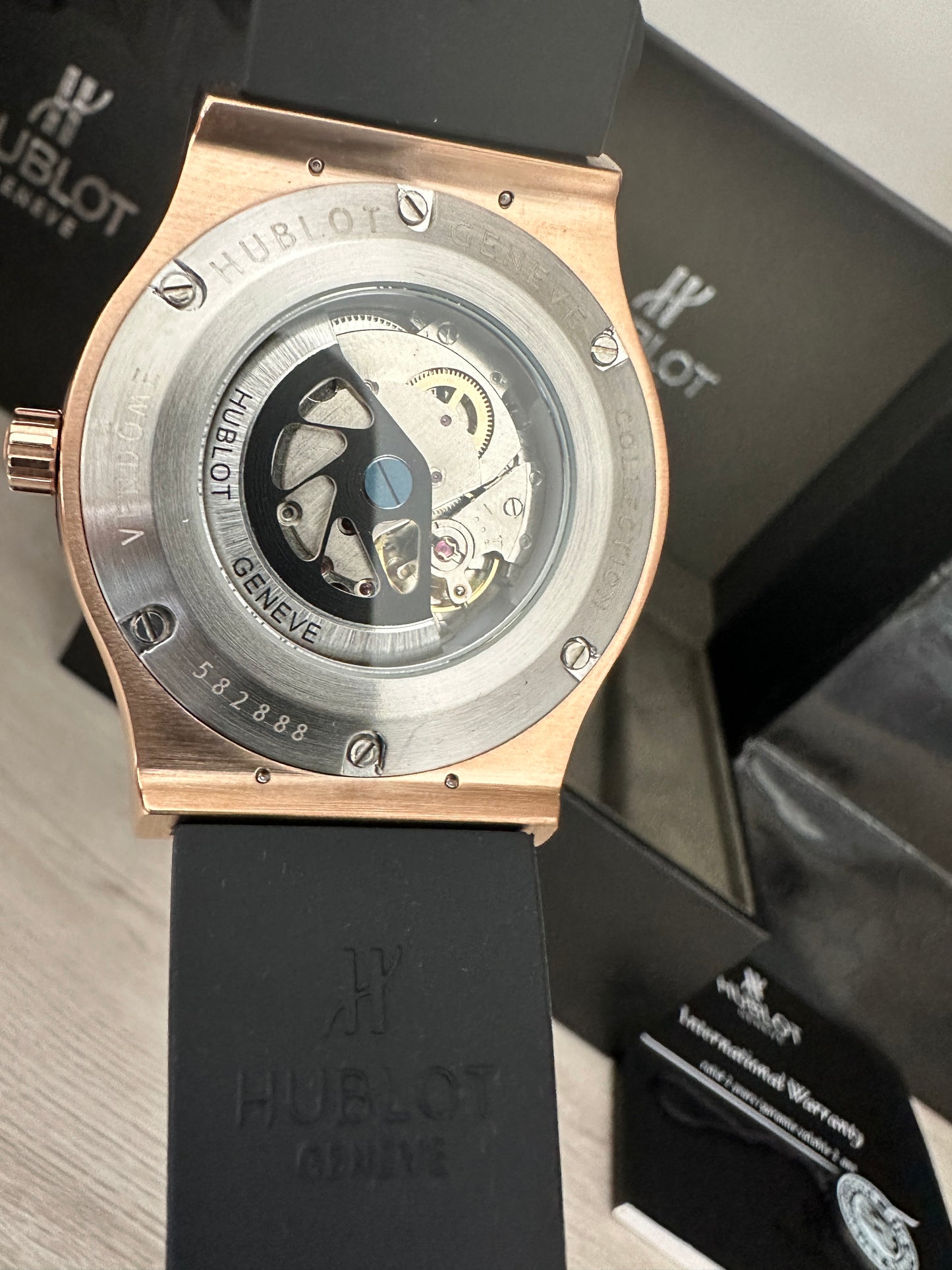 Reloj Hub10t Classic AAA Automático color oro rosa 42 mm.