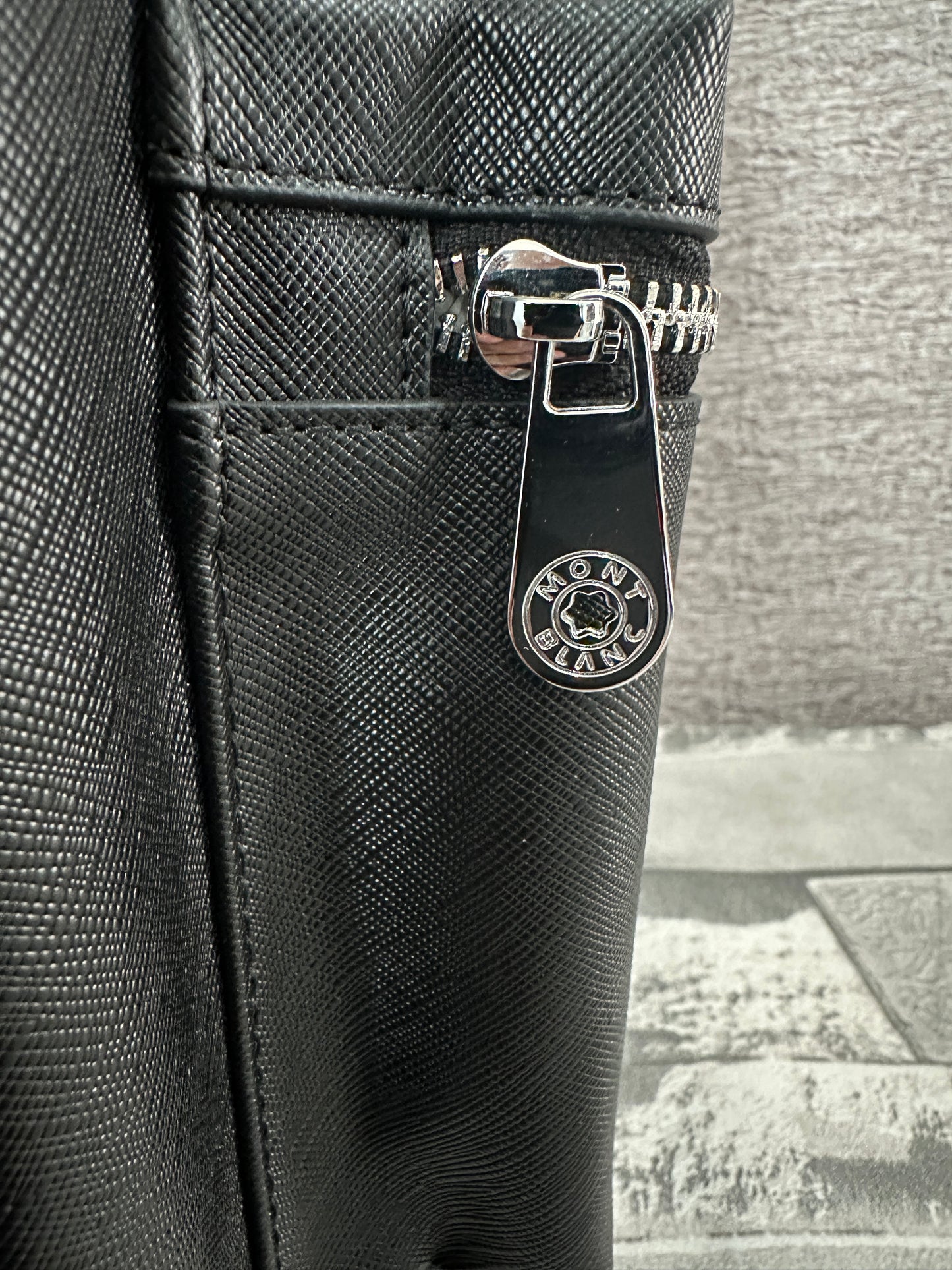 Mochila negra tipo Back pack