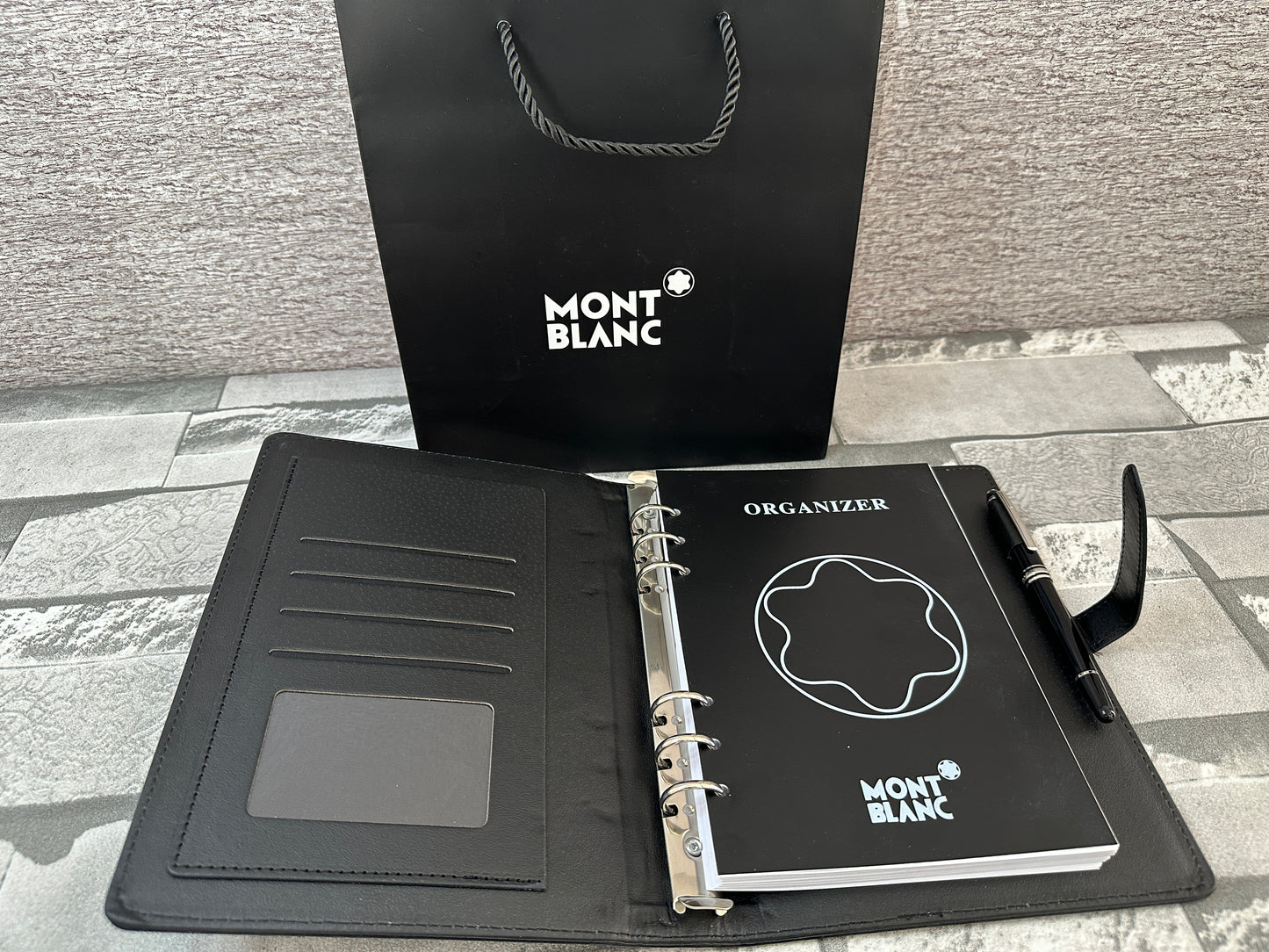 Organizador negro tipo agenda Mont B