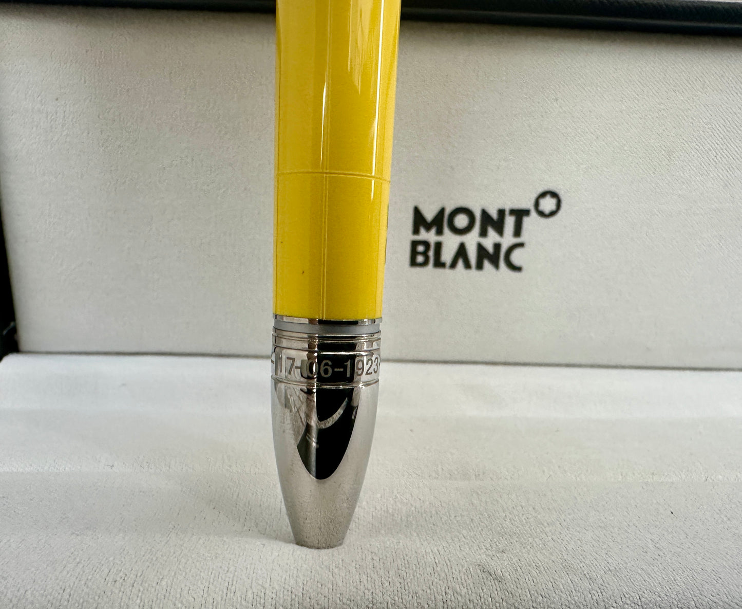 Pluma tipo roller edición Enzo Ferrarl Yellow