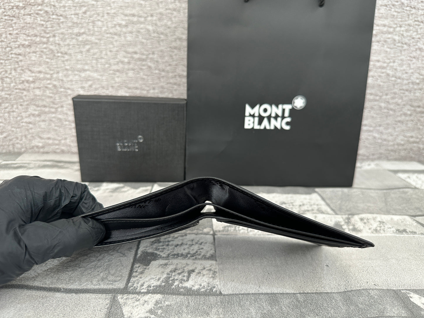 Cartera negra de piel genuina Mont B.