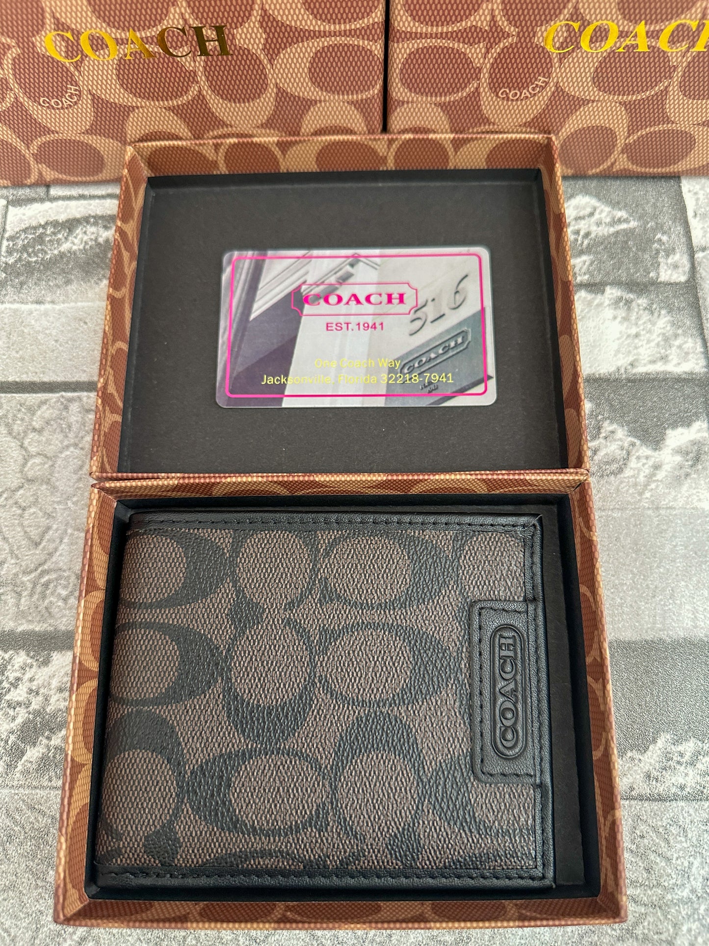 Cartera cafe C0ach con monograma