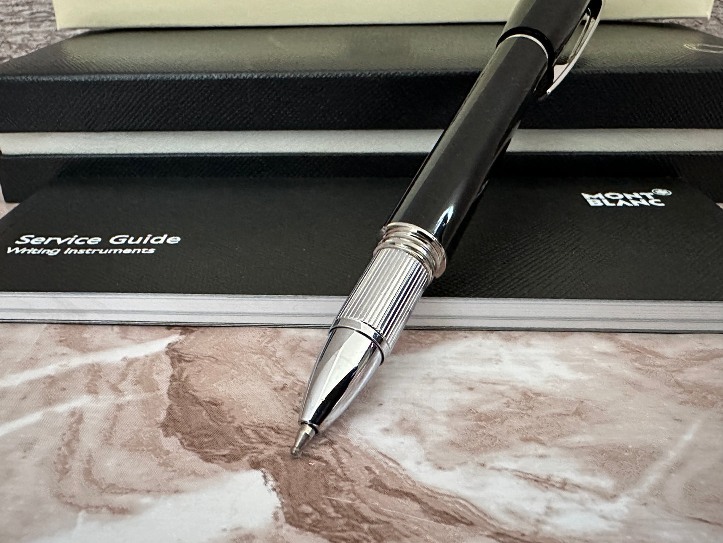 Pluma tipo Rollerball Starwalker MB negra
