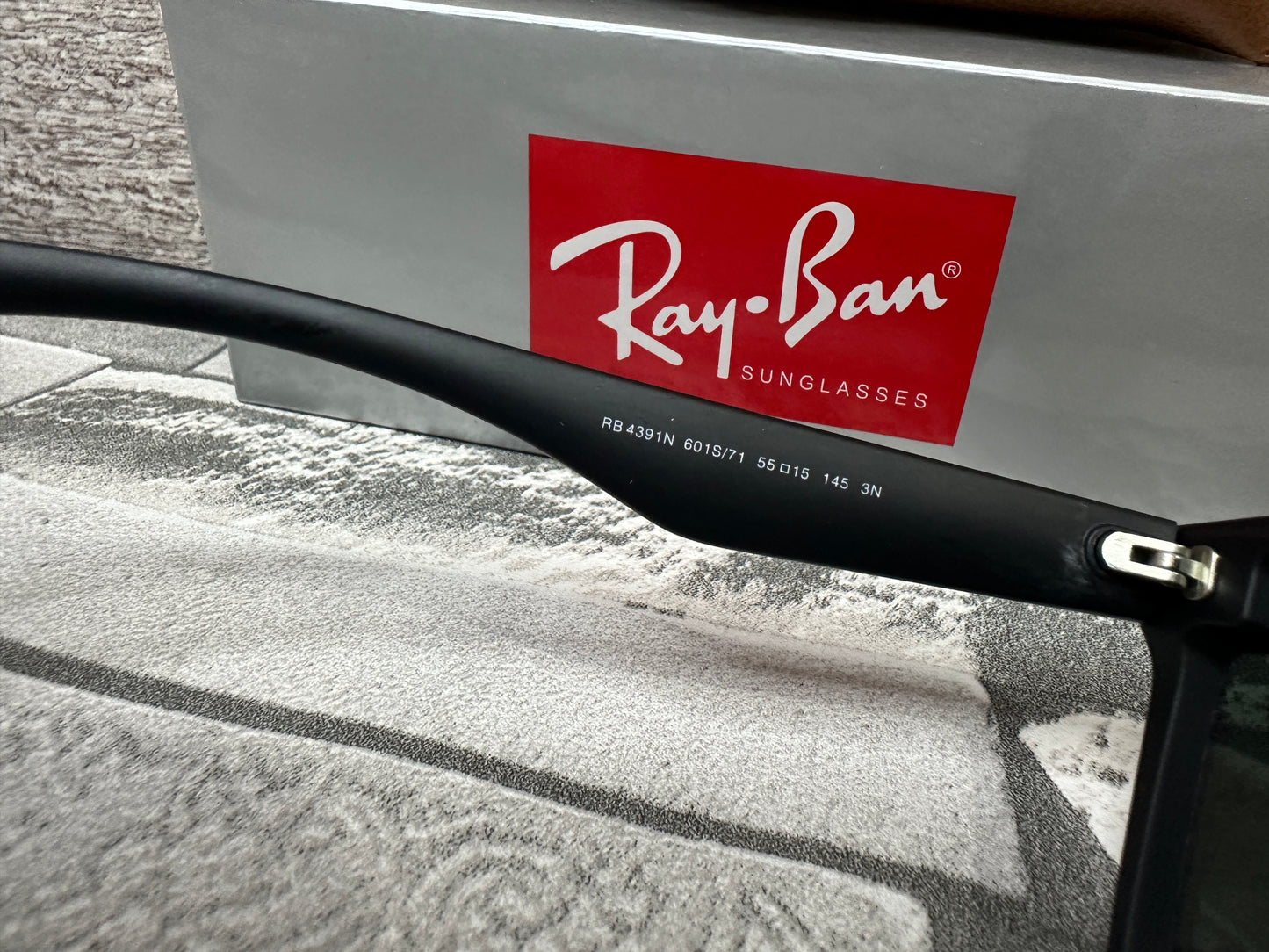 Lentes de Sol Ray B. Amore F. Negros