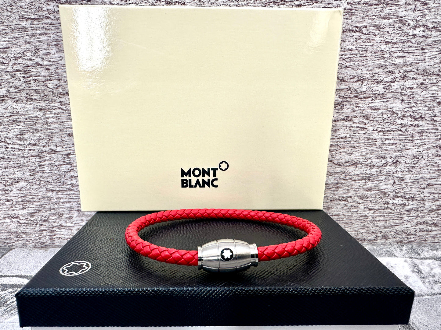 Pulsera roja MB De cuero y acero inoxidable
