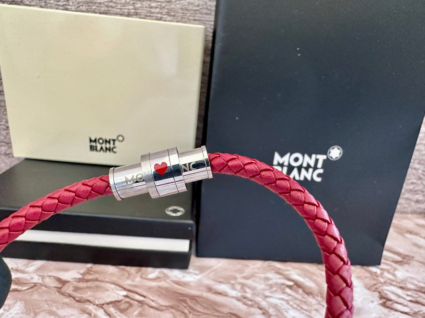 Pulsera Mont B. Roja con corazon