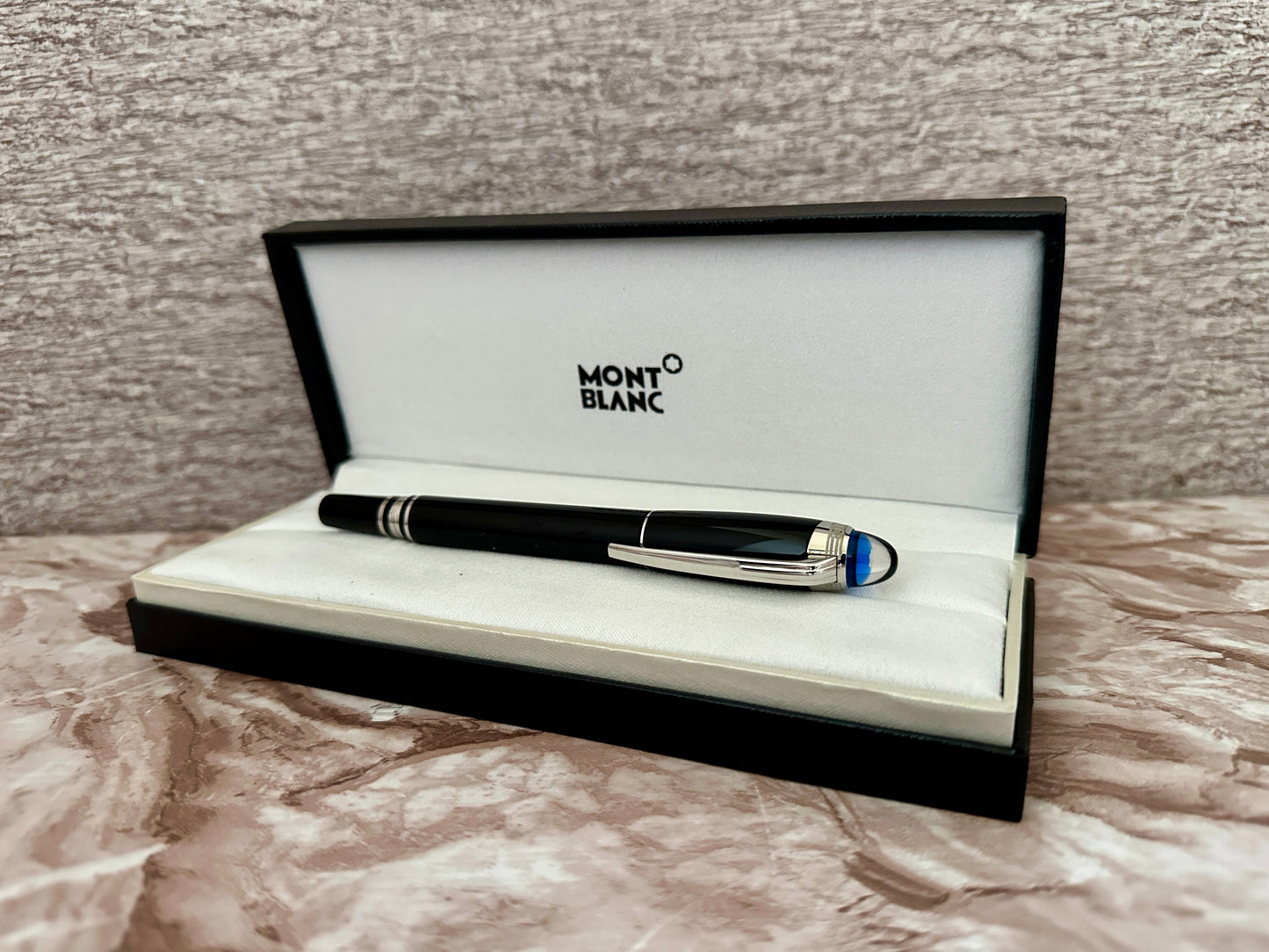 Pluma tipo Rollerball Starwalker MB negra