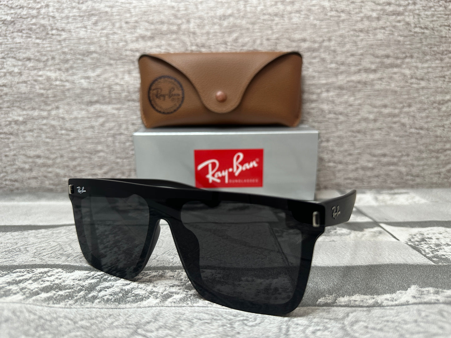 Lentes de Sol Ray B. Amore F. Negros