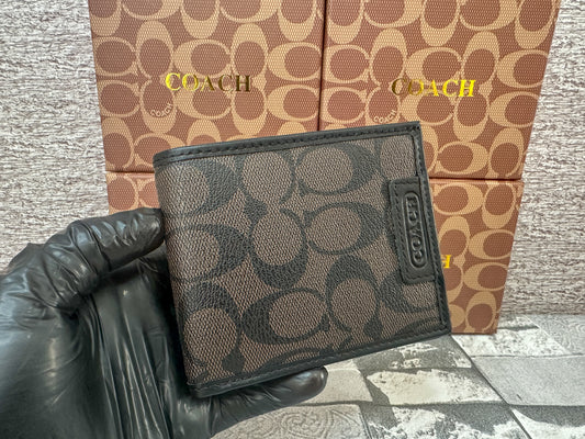 Cartera cafe C0ach con monograma