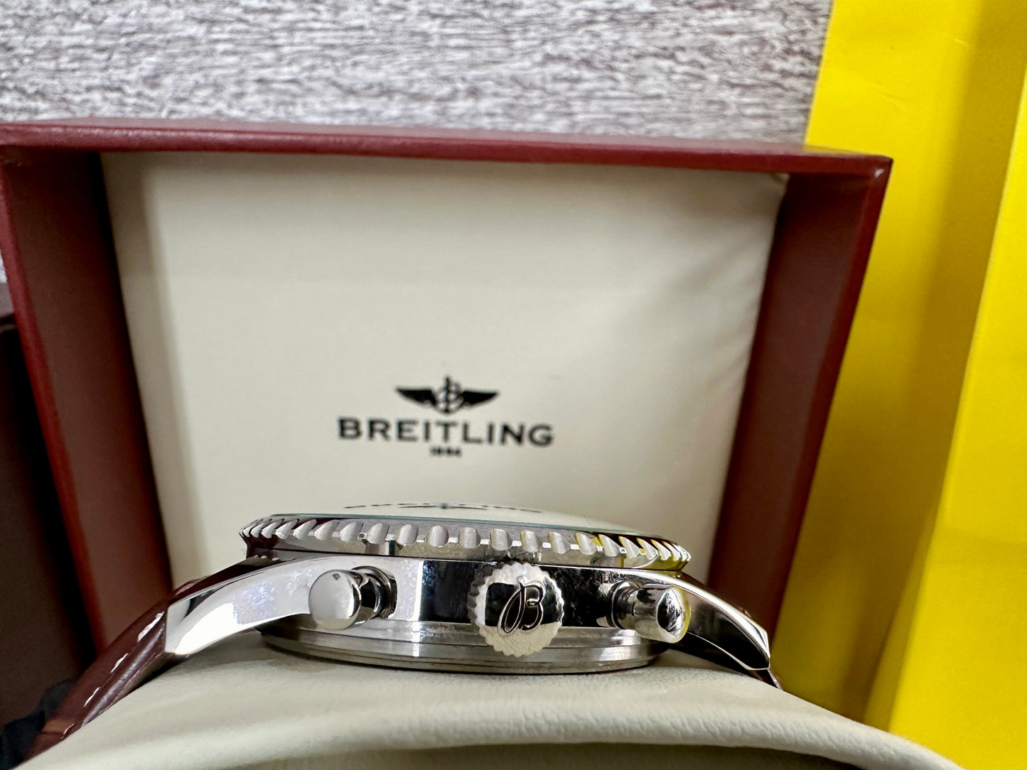 Reloj Br3itL1ng Navi Timer café