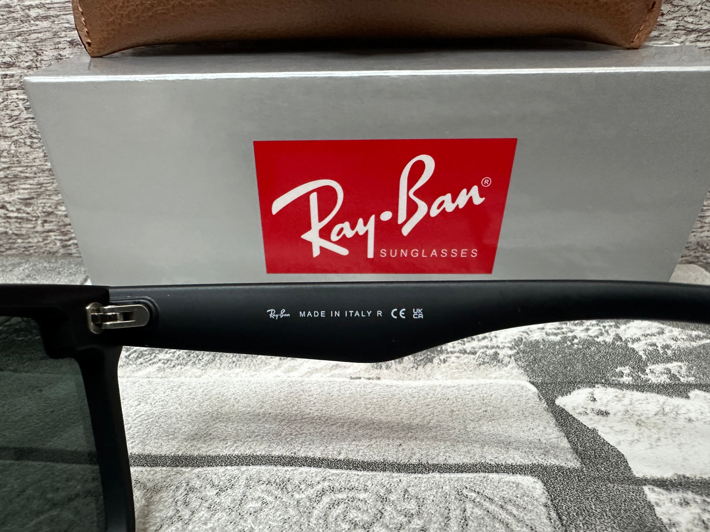 Lentes de Sol Ray B. Amore F. Negros