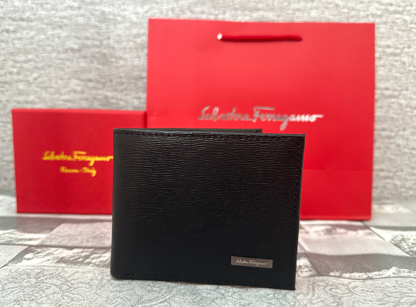 Cartera S. Ferr4gamo de piel genuina interior rojo