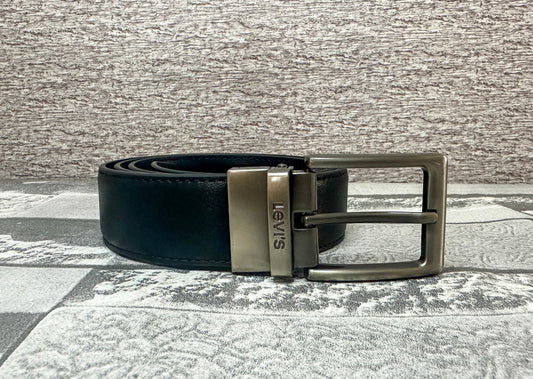 Cinturón negro, hebilla gris grafito
