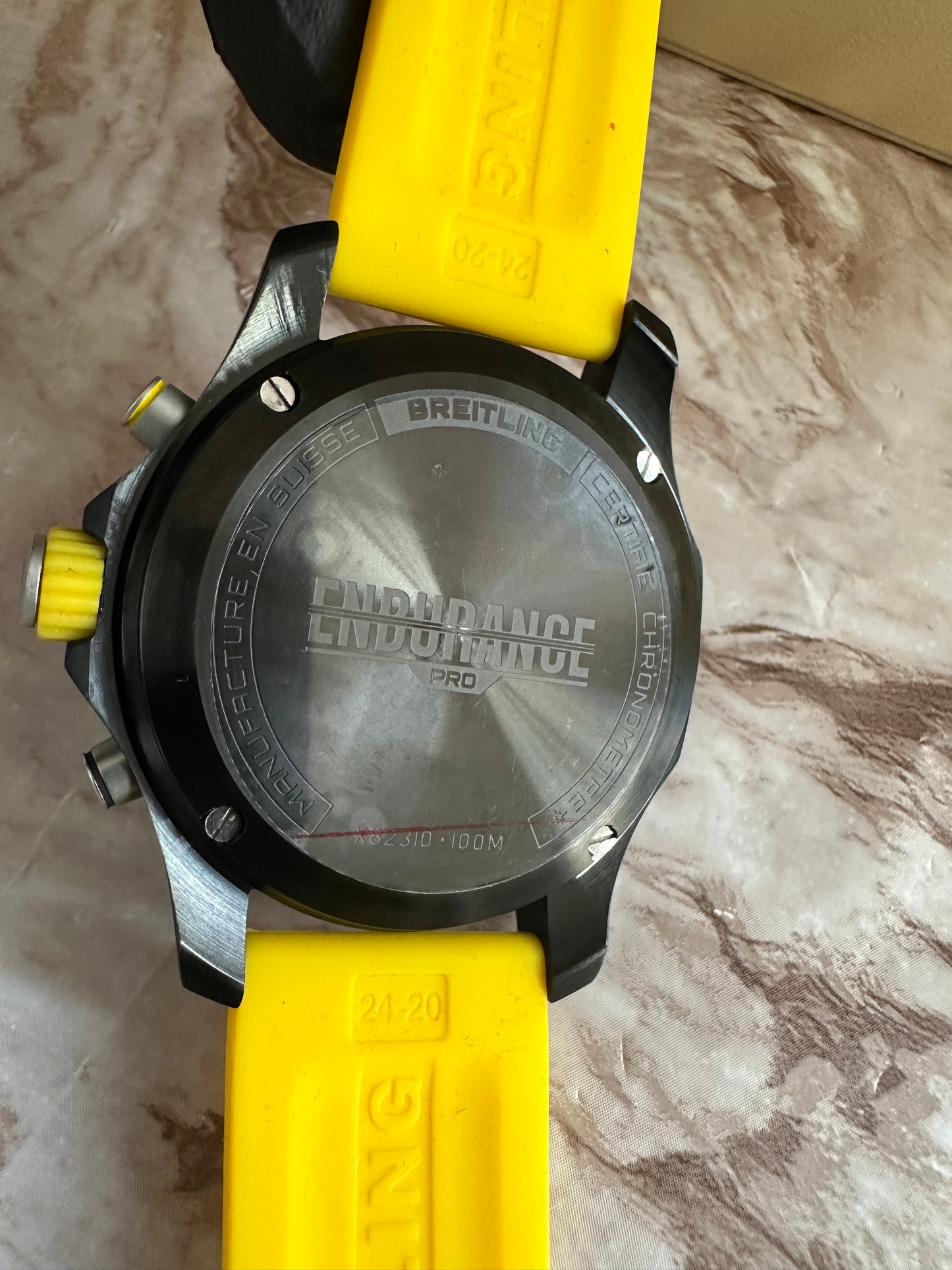 Endurance Pro AAA Quartz, amarillo