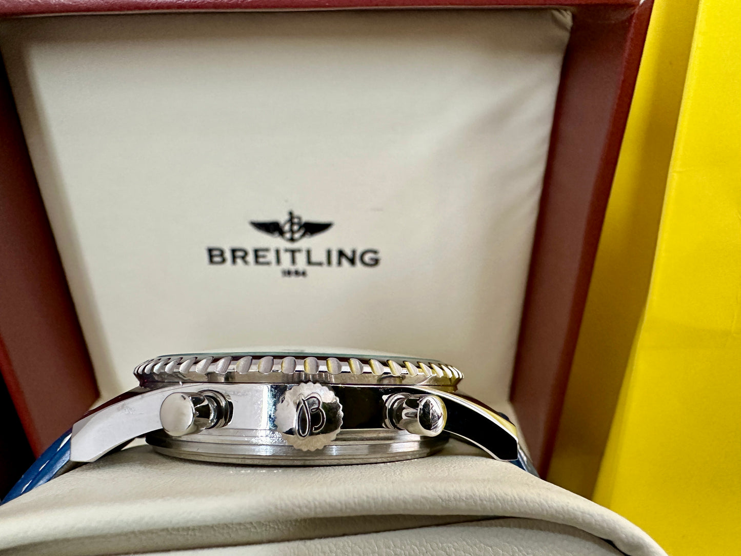 Reloj Br3itL1ng Navi Timer azul
