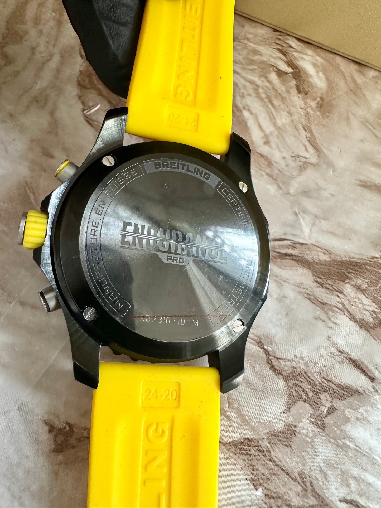 Endurance Pro AAA Quartz, amarillo