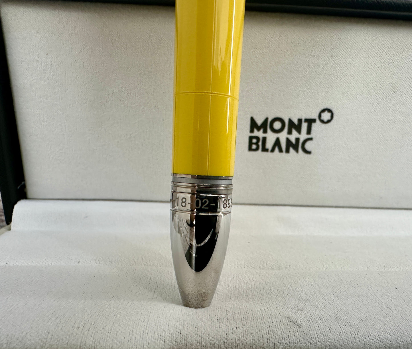 Pluma tipo roller edición Enzo Ferrarl Yellow