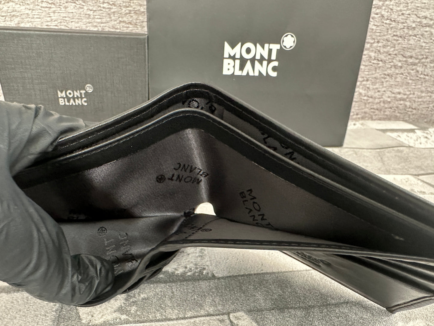 Cartera negra de piel genuina Mont B.
