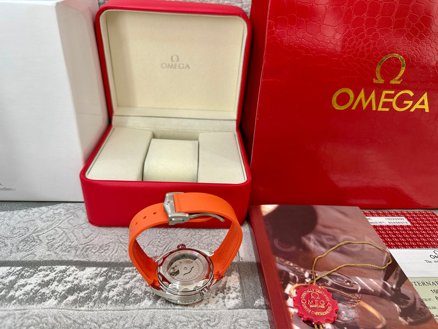 Reloj OM Planet Ocean
