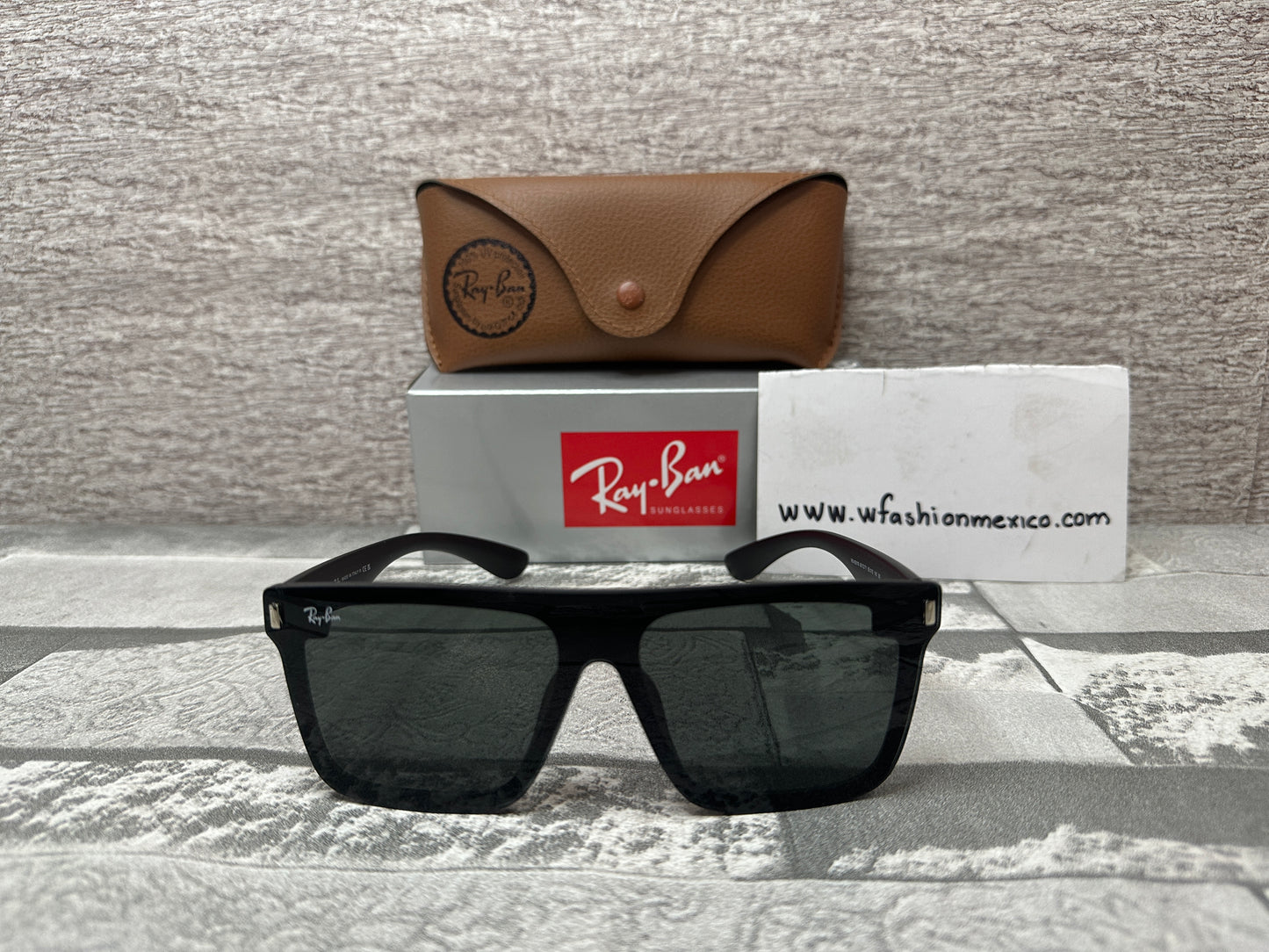 Lentes de Sol Ray B. Amore F. Negros