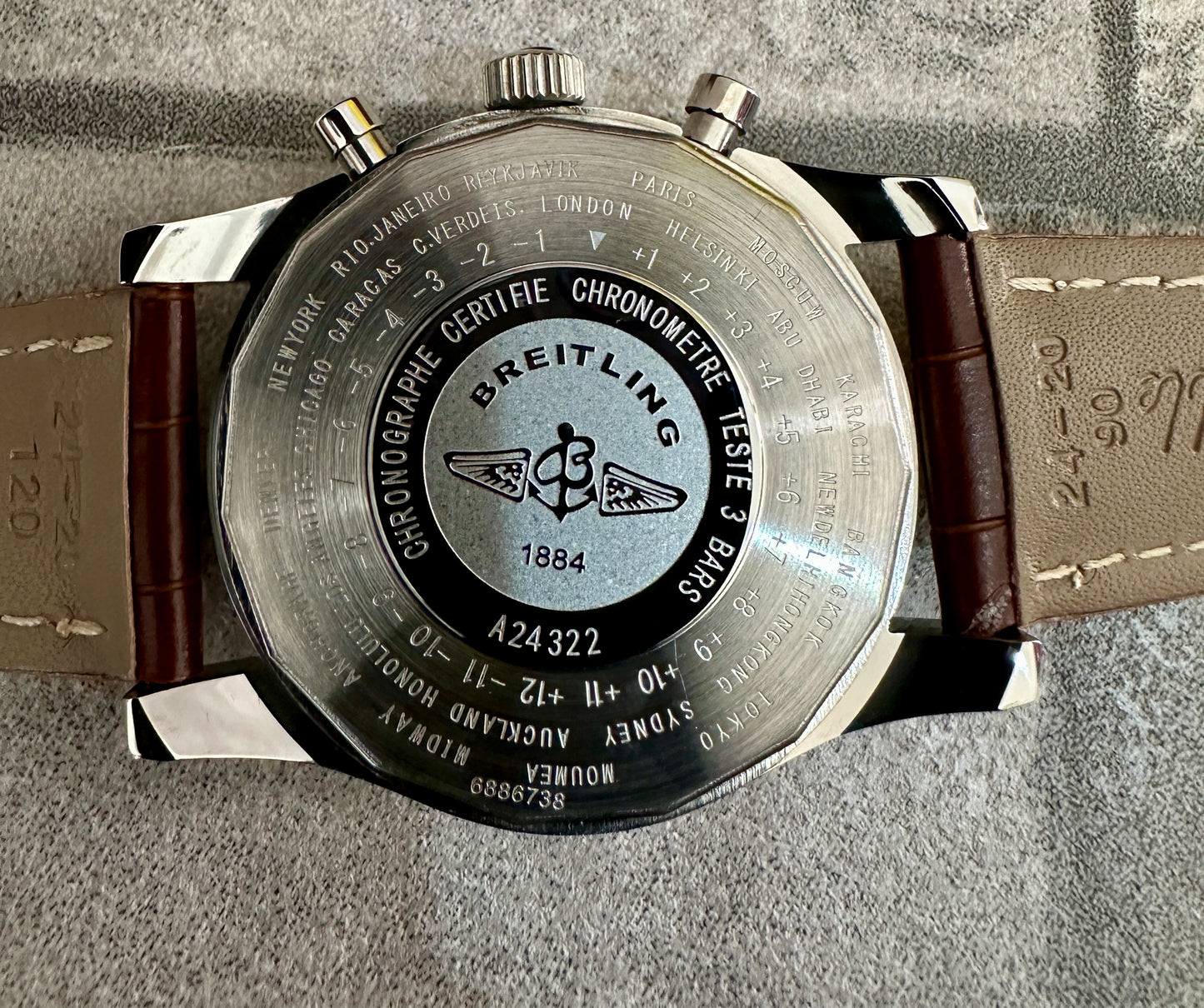 Reloj Br3itL1ng Navi Timer café