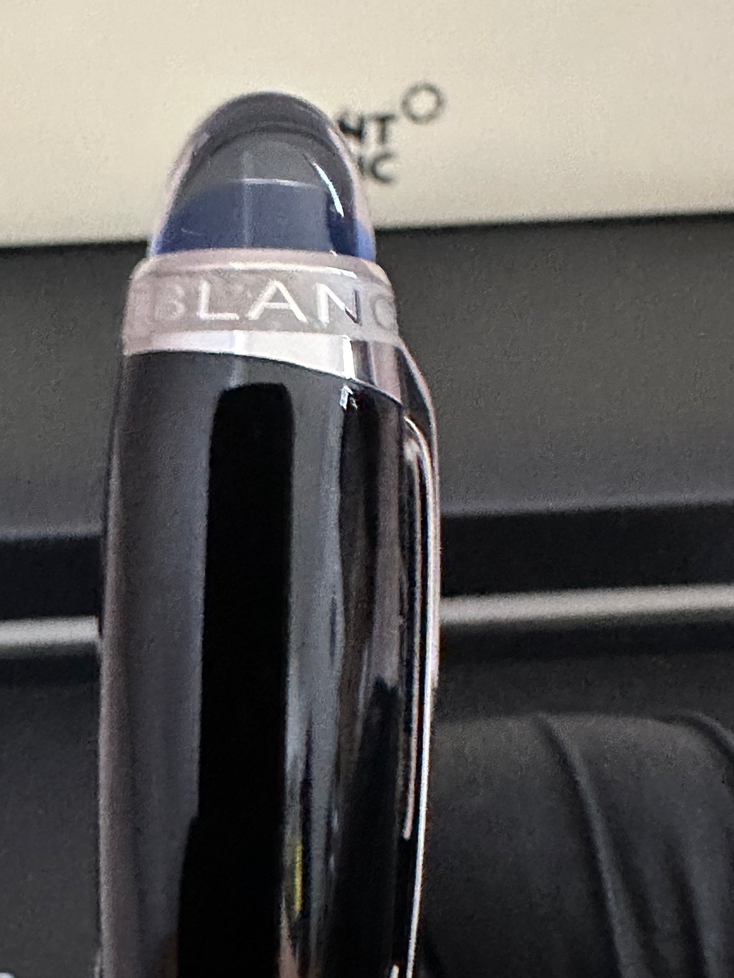 Pluma tipo Rollerball Starwalker MB negra