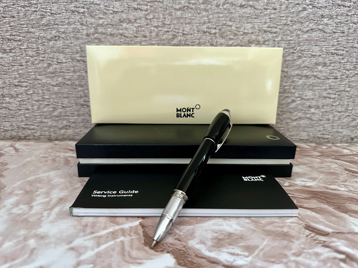 Pluma tipo Rollerball Starwalker MB negra
