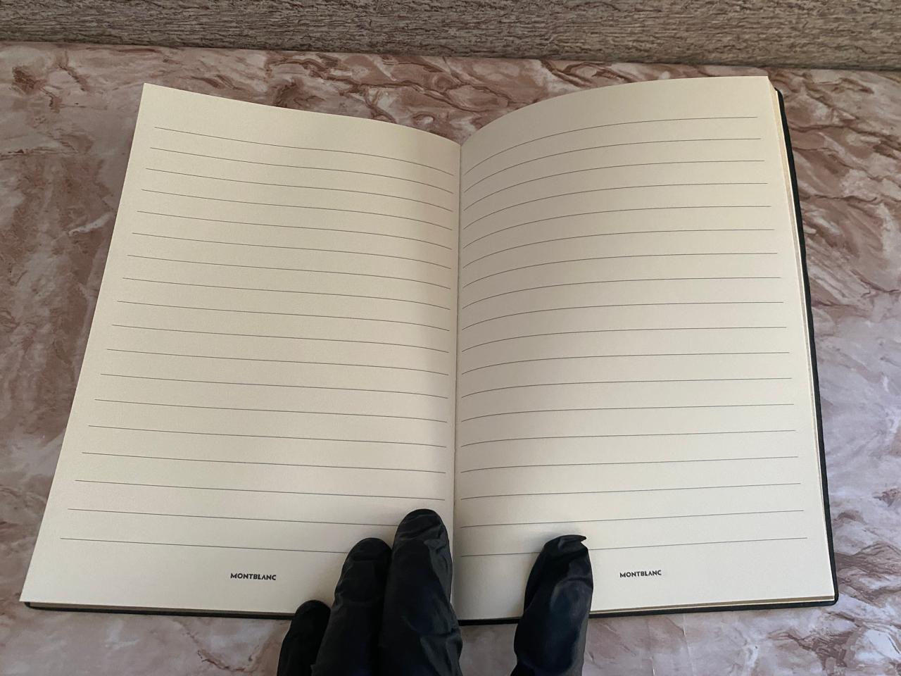 Cuaderno de escritura color negro Mont diseño M