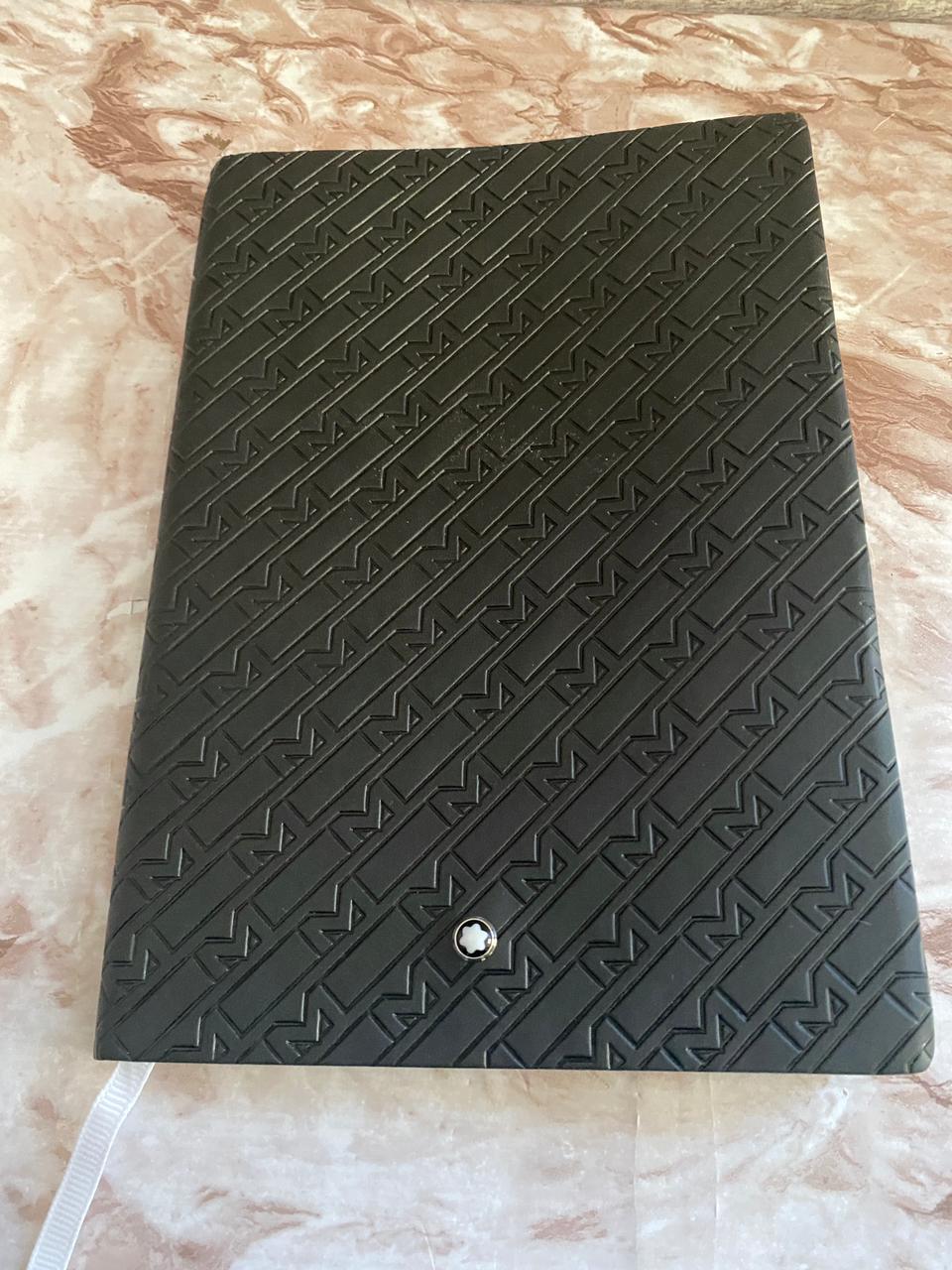 Cuaderno de escritura color negro Mont diseño M