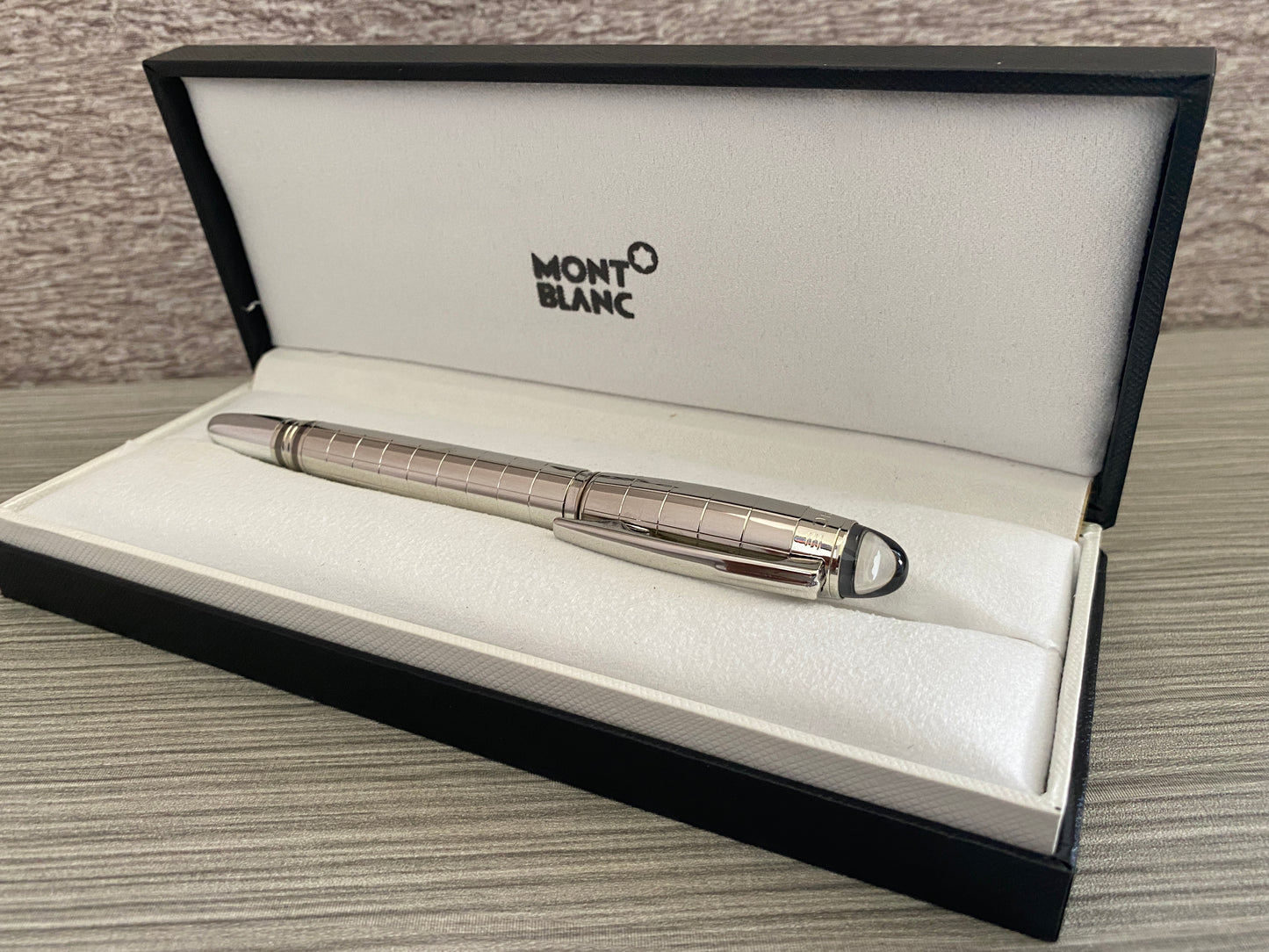 Pluma modelo Rollerball StarWalker plateada M0nt bl4nc desde $750 MXN