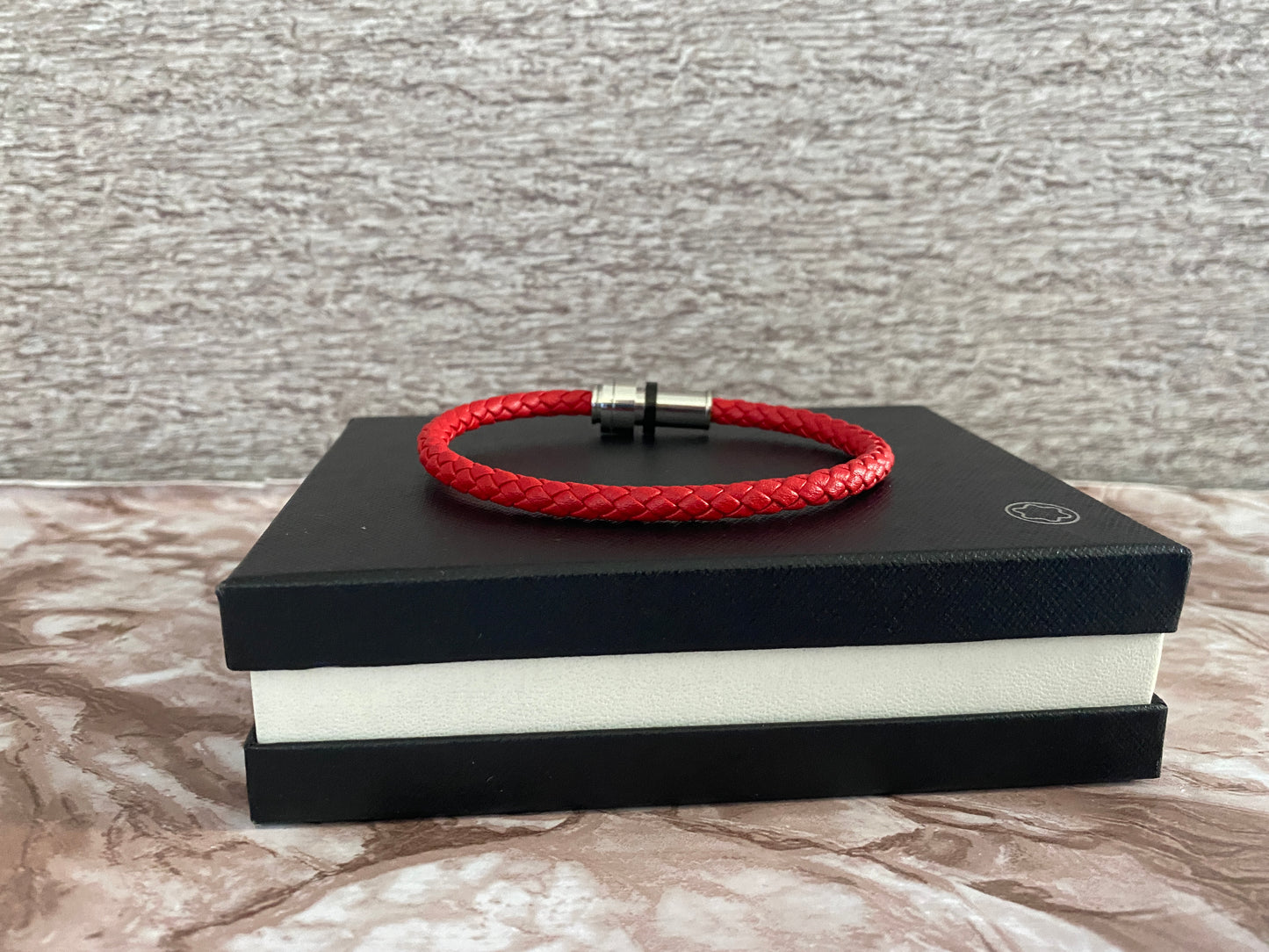 Pulsera roja Mont 750 MXN