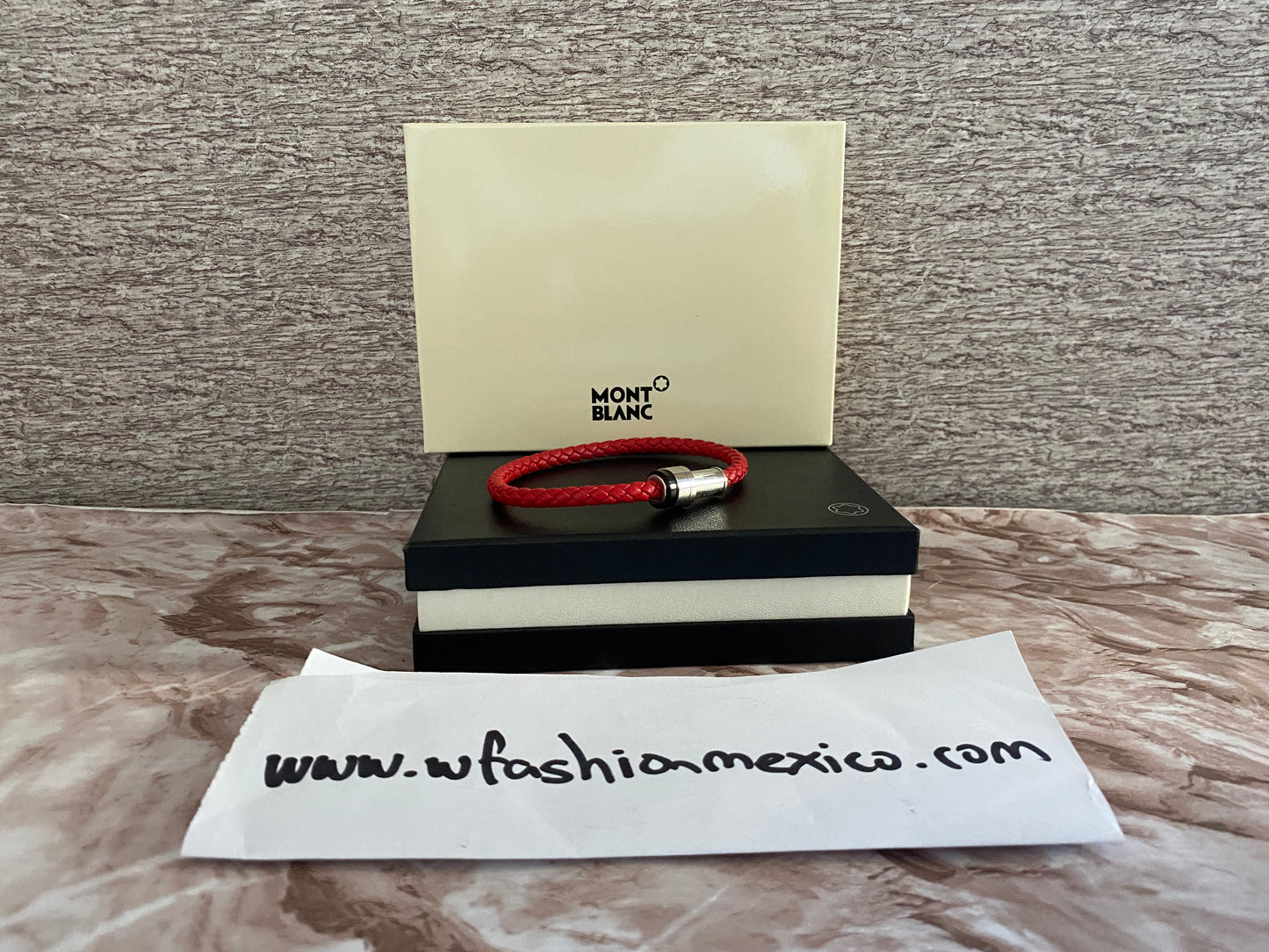 Pulsera roja Mont 750 MXN