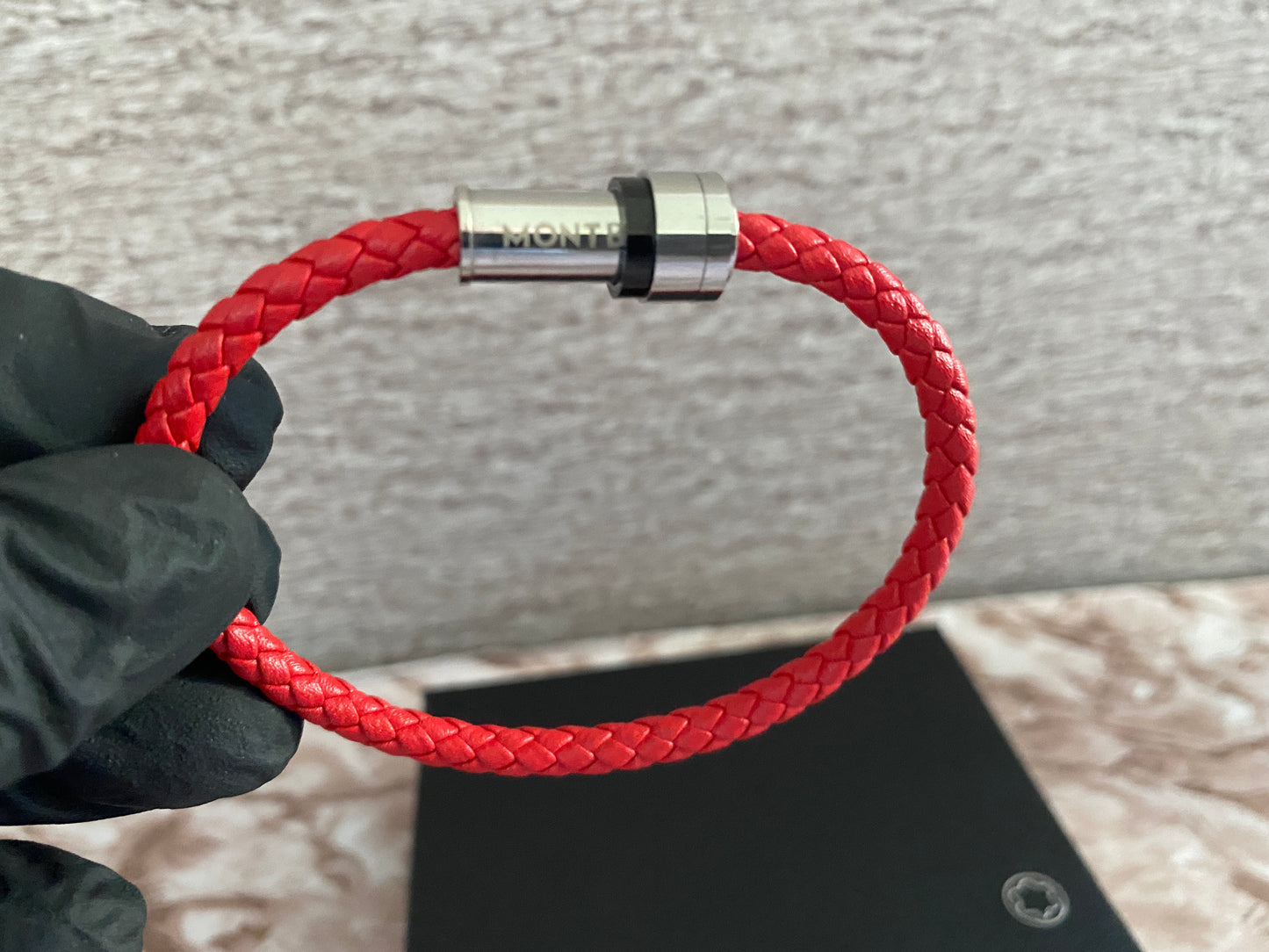 Pulsera roja Mont 750 MXN