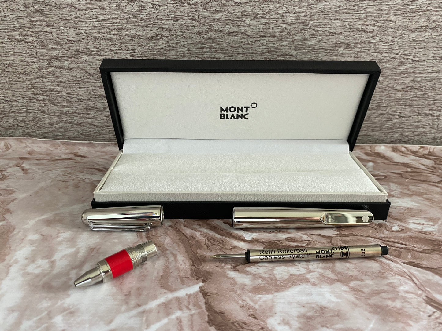 Pluma tipo rollerball serie M Red Signature de metal