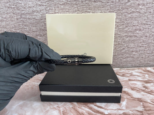 Pulsera negra M0nt bl4nc $750 MXN