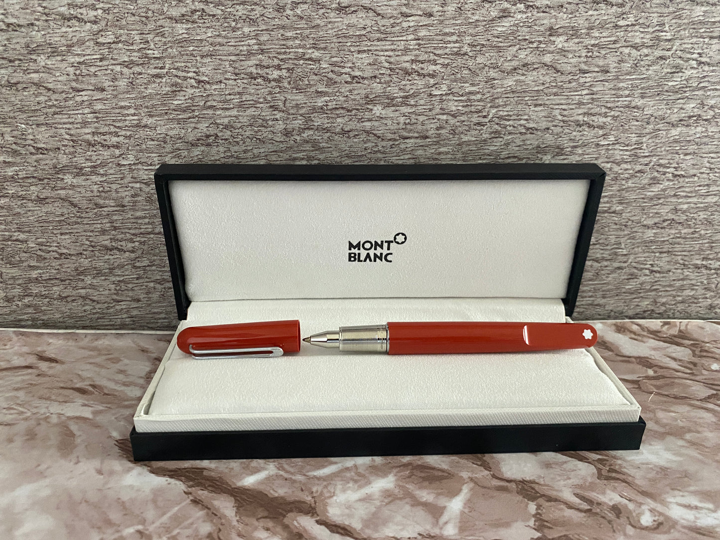 Pluma tipo rollerball serie M roja M0ntblanc desde $850 MXN