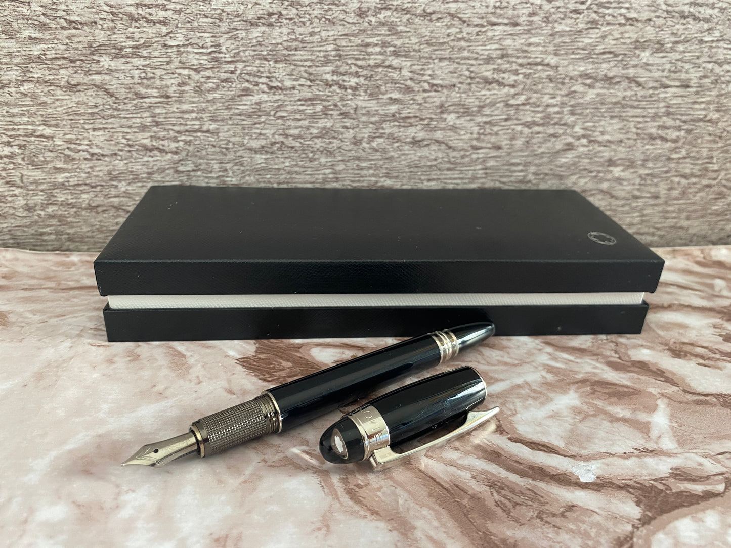 Pluma fuente modelo Starwalker negra M0ntblanc desde $750 MXN