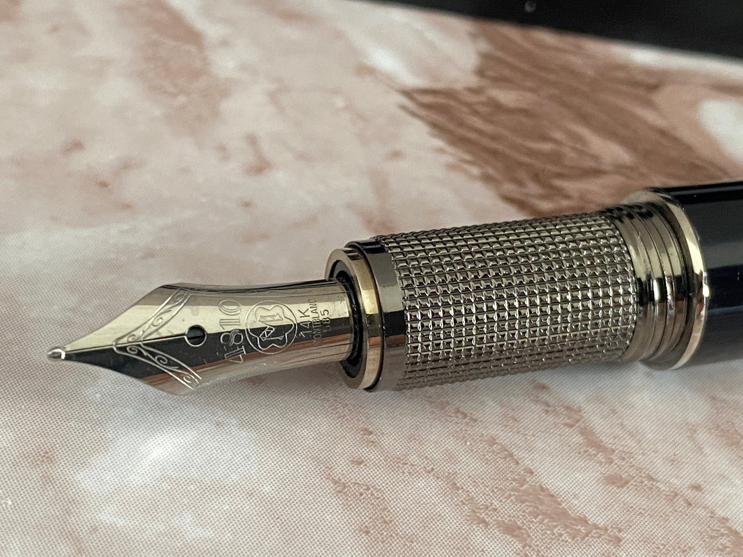 Pluma fuente modelo Starwalker negra M0ntblanc desde $750 MXN