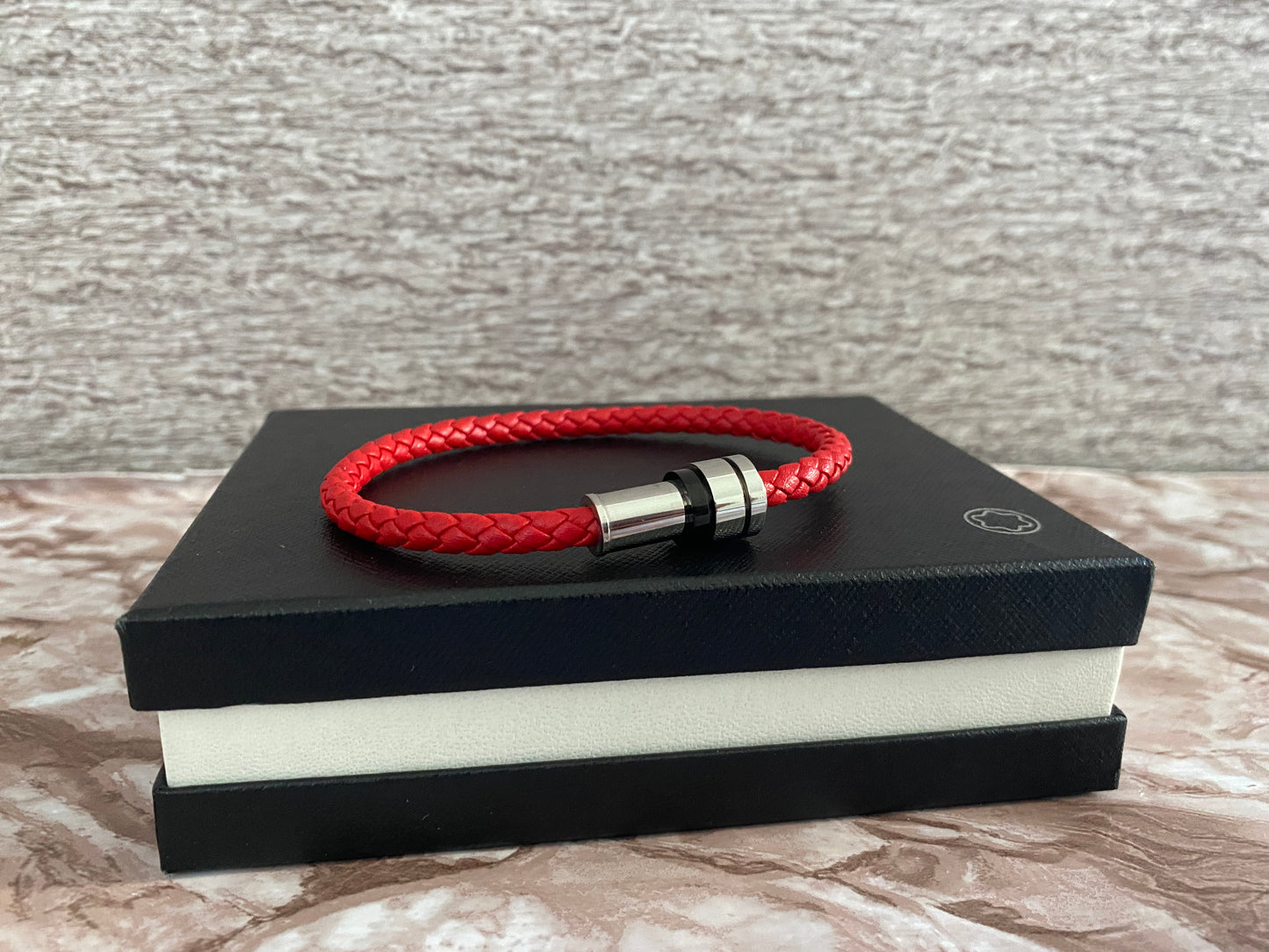Pulsera roja Mont 750 MXN