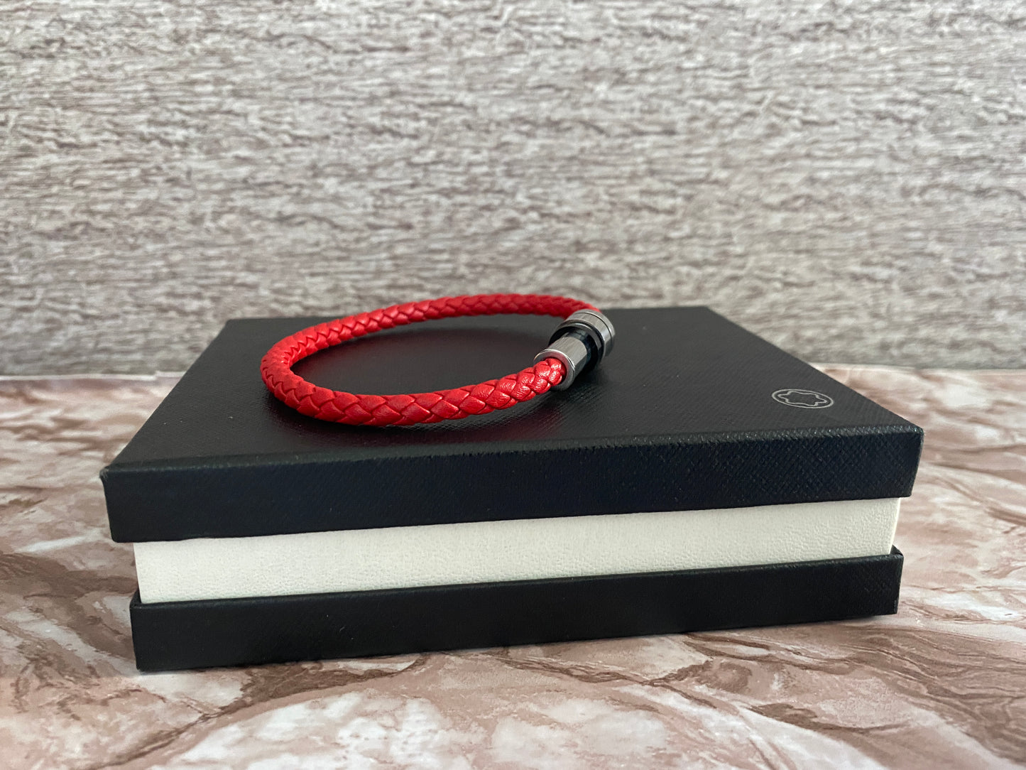 Pulsera roja Mont 750 MXN