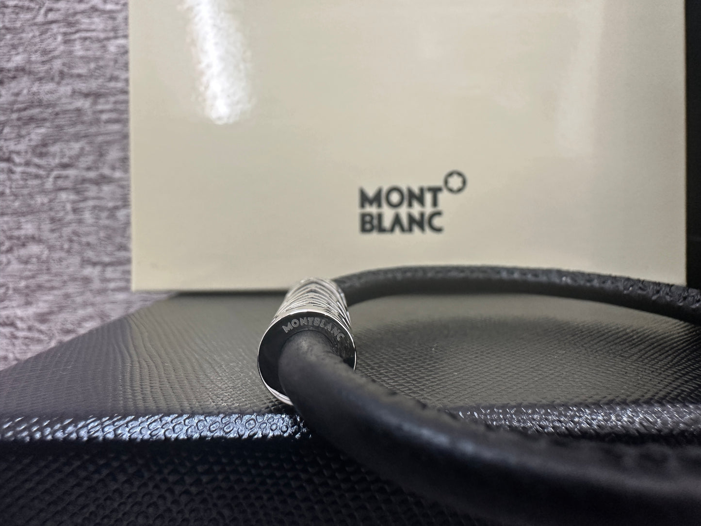 Brazalete Mont edición The Origin color azul