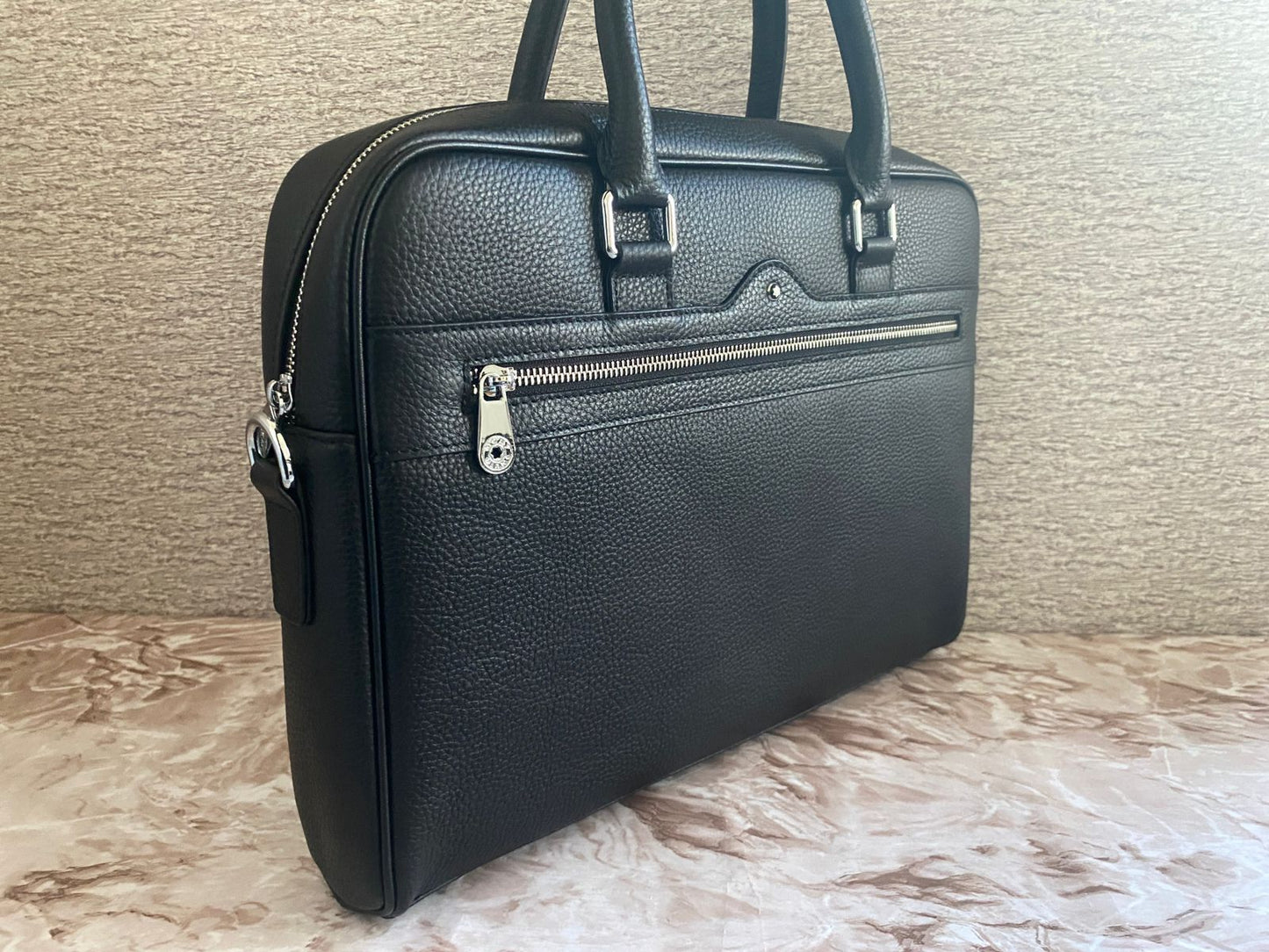 Portafolio negro de Piel Genuina, perfecto para laptops